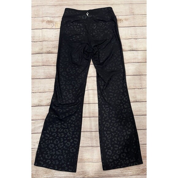 Skechers black leopard print flare leg stretch pull on pants Size Medium - Picture 3 of 5